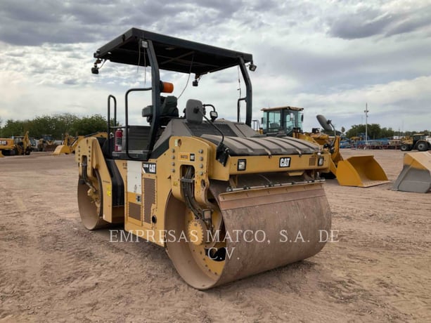 Caterpillar CB54B, Twin Drum Roller, 2200 hours, S/N: S4P00100, 2014 - Image 3