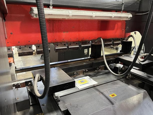 55 Ton, Amada #FBD-5020NT, 6.8'OA, 59.84" between housing, 3.9" stroke, 15.75" throat, 14.57" open, 5 HP, 2000 - Image 5