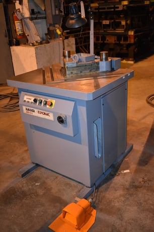 1/4" x 10" x 10" Euromac / Haeger #250/6S, hydraulic corner notcher - Image 1