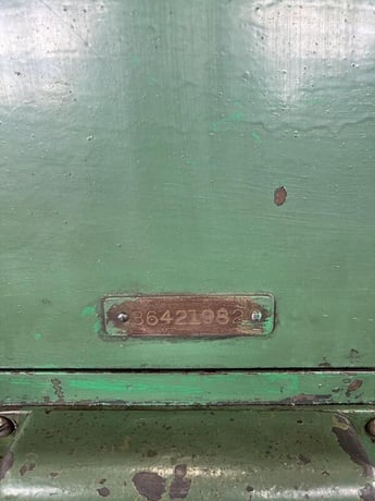 36" x 10" DoAll #V36, vertical bandsaw, 30-1/2" x 30-1/2" table, 1600 FPM, 1-1/4" x 192" blade - Image 4