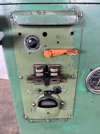 36" x 10" DoAll #V36, vertical bandsaw, 30-1/2" x 30-1/2" table, 1600 FPM, 1-1/4" x 192" blade - Image 5