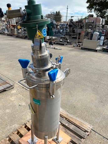 7 gallon Holloway American, 316L Stainless Steel tank, 30 psi, 12" dia x 26" straight side, 1" center bottom - Image 4