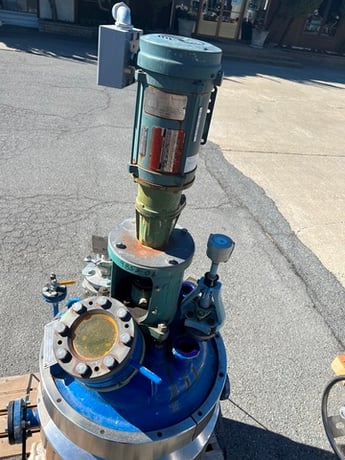 20 gallon DeDietrich reactor, glass lined, 150 psi, jacketed, agitation, 1999 - Image 2