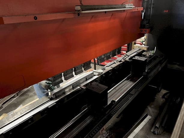 187 Ton, Amada #HFB-170-40, 14' overall, 148" between housing, 7.08" stroke, 16" throat, 17.71" open, 8-Axis - Image 7