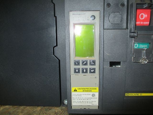 4000 Amps, Square D, NW40H, Masterpact breaker, 600 VAC, electrically operated, drawout - Image 3