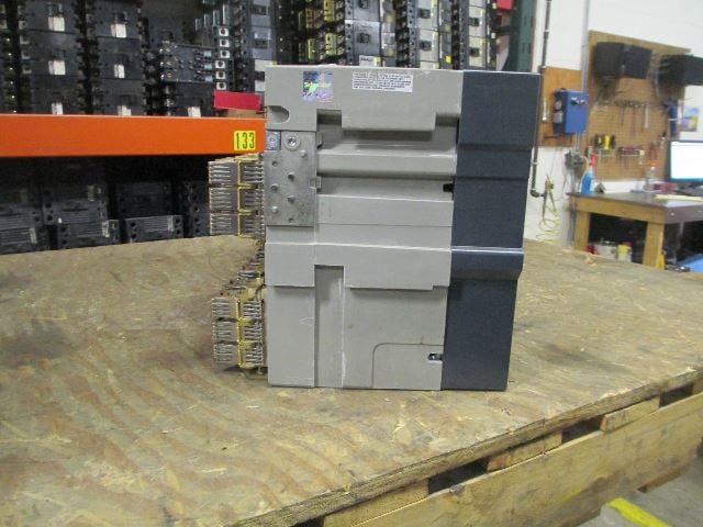 4000 Amps, Square D, NW40H, Masterpact breaker, 600 VAC, electrically operated, drawout - Image 4