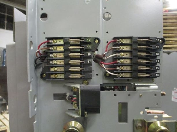 2000 Amps, General Electric, TC2020TTHE1R, 600 VAC, electrically operated, drawout - Image 3