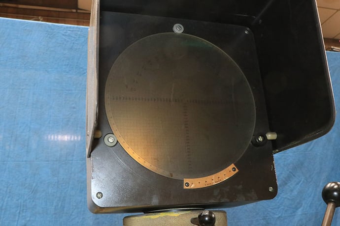 Hybco #1900/2100-SB, 10" optical comparator, 6" x 36" table, form grinder, motorized workhead, 1988 - Image 5