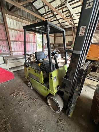 Clark, LP propane forklift, 9' mast - Image 1