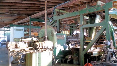 Cargate D-860, Venner Lathe, 8'-6" L x 5' diameter log, 4" inner spindle, 8" & 11" outer, 5' wheel, 6-knife - Image 3