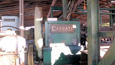Cargate D-860, Venner Lathe, 8'-6" L x 5' diameter log, 4" inner spindle, 8" & 11" outer, 5' wheel, 6-knife - Image 7