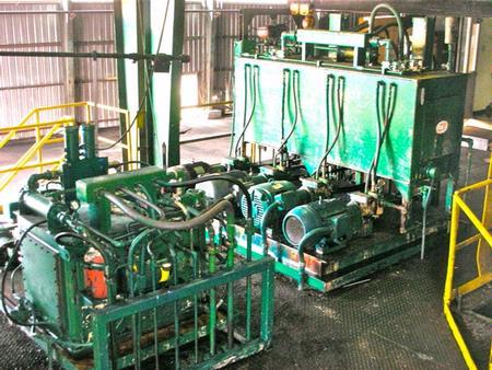 Coe Press Equipment 249D, Rotary Veneer Lathe, 27" log diameter, 110" knife length, 3 to 1 inner drive ratio - Image 2