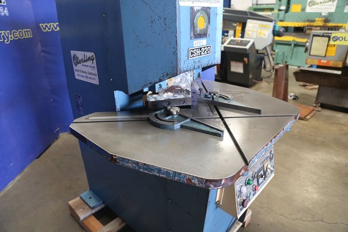 1/4" x 8" x 8" Amada #CSH-220, hydraulic heavy duty notcher, work guide, 5 HP, one shot lube, #A6960 - Image 7