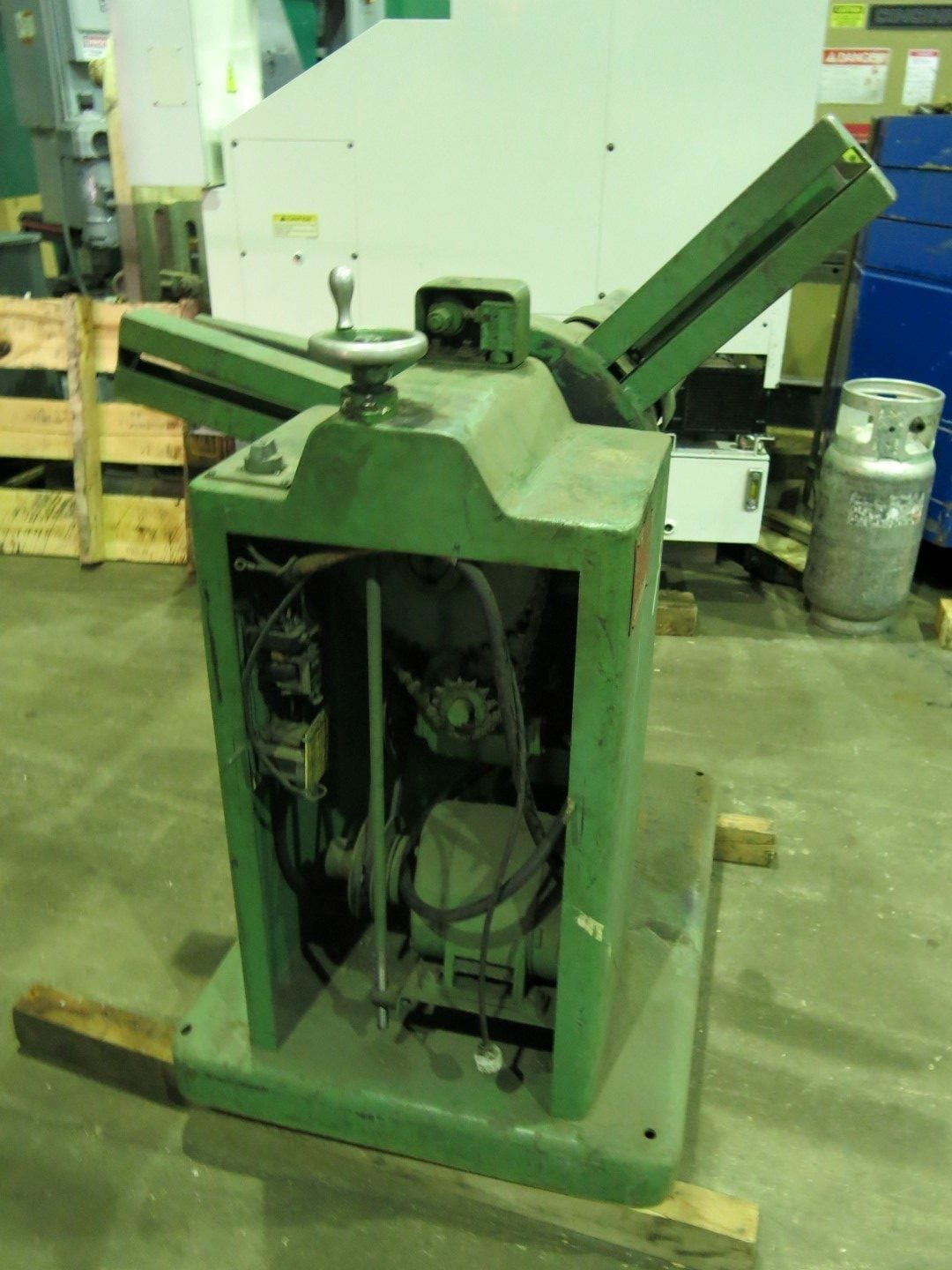 2500 lb. American #60, Motorized Uncoiler, with Keepers & Wrench - Image 5