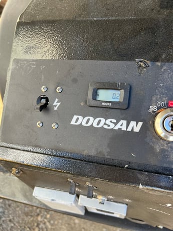 Daewoo Doosan #P185/HP150WDO-T4F, portable lighting with only .2 hours, 2021 - Image 3