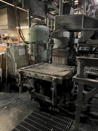 BMM #QJS219 Mdl. S1202, semi-automatic molding machine, s/n DH11902, with controls - Image 2