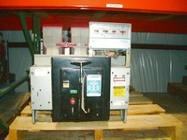 3000 Amps, ITE, K-3000S, electrically operated, drawout, 65kA@480V. AIC, Draw-Out Mounting (12 available) - Image 1