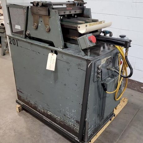 1/16" -1/2" Bertolette #300 Staight-O-Matic round parts straightener, 16" max length, 5 HP - Image 1