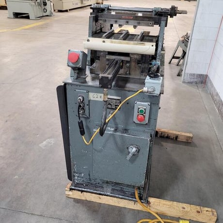 1/16" -1/2" Bertolette #300 Staight-O-Matic round parts straightener, 16" max length, 5 HP - Image 5