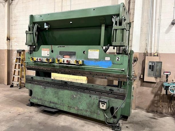 90 Ton, Cincinnati #90CBX8, hydraulic press brake, 10' overall, 8' 6-1/4" between housing, 8" stroke, 7" - Image 2