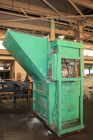 30" x 48" x 44" General #314-48L-16, hydraulic vertical baler - Image 2