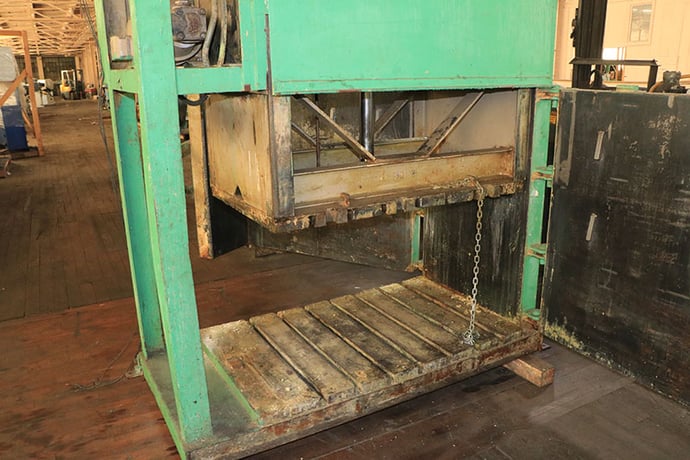 30" x 48" x 44" General #314-48L-16, hydraulic vertical baler - Image 5