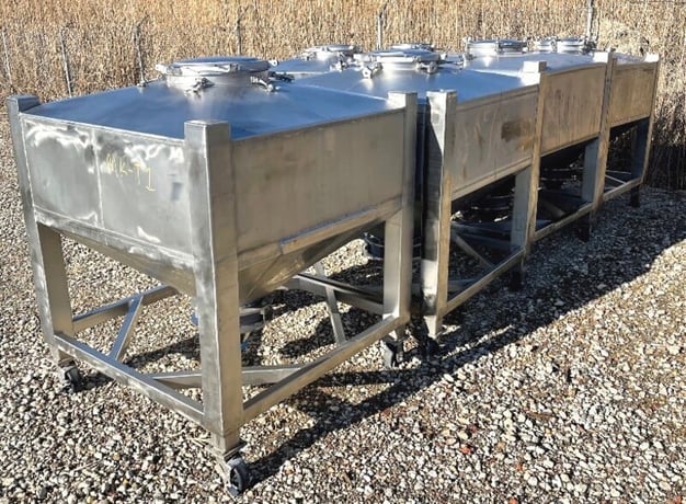 270 gallon Stainless Steel Portable tote/tank, 36 cu.ft., (6 available) - Image 3
