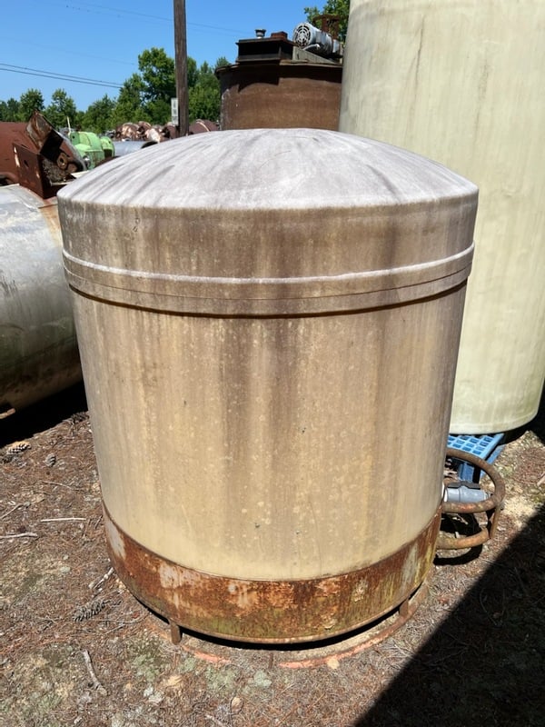 300 gallon Poly Tank, 4' diameter x 3' 6" T/T - Image 1