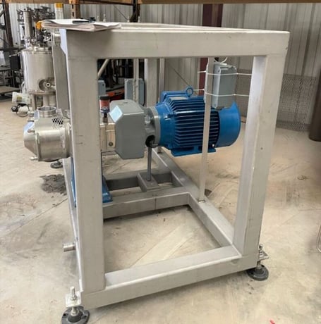 Waukesha Cherry Burrell #220U2, Stainless Steel positive displacement rotary lobe pump, 4" Tri-Clamp - Image 6