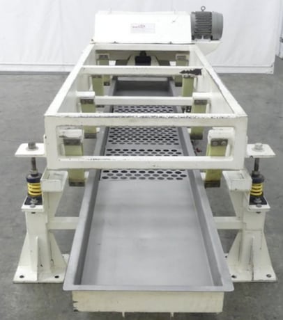 18" wide x 11' long, Deamco vibratory feeder, 4" deep, fiberglass springs - Image 2