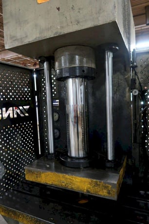 63 Ton, Yangli #YL41-63 63, hydraulic press, 19.6" stroke, 12.5"throat, 39.3" daylight, 2-post guided ram - Image 4