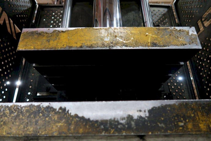 63 Ton, Yangli #YL41-63 63, hydraulic press, 19.6" stroke, 12.5"throat, 39.3" daylight, 2-post guided ram - Image 6