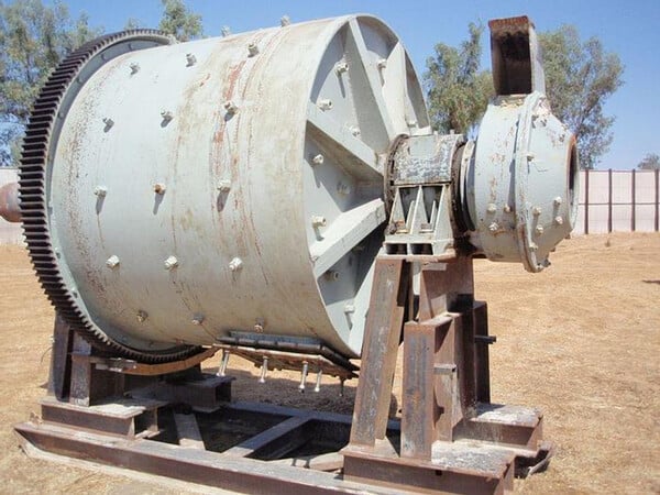 7' x 5.5' Ball Mill with 100 HP, Scoop feeder, Shell access door, 8" bull gear face - Image 4