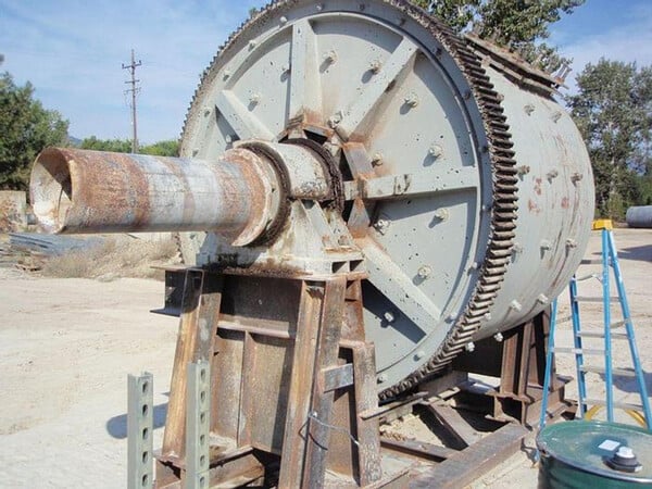 7' x 5.5' Ball Mill with 100 HP, Scoop feeder, Shell access door, 8" bull gear face - Image 5