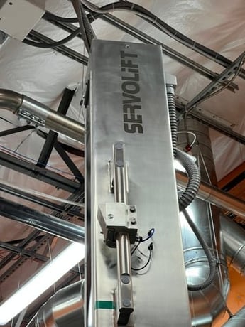 Bin lift elevator, Servolift #11169, Stainless Steel, explosion proof, 12' high, rotating base, 2019 - Image 4