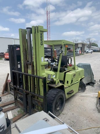 8925 lb. Clark #C500-Y100, forklift truck, 189" reach, 2-stage mast, 24" load center,S/N Y685-75-5195 - Image 1