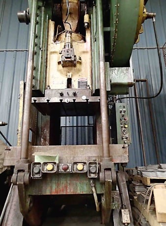 150 Ton, Clearing #150-p-701, Obi Press, air clutch, 6" stroke, 21.5" shut height, 5" adjustment, 33" x 50" - Image 3