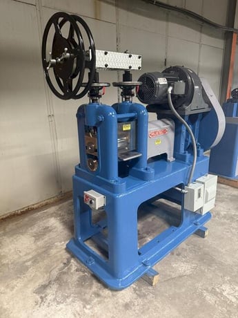 5" x 8" Ruesch, 2-Hi rolling mill, 2 heavy duty herringbone gear drives - Image 2