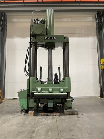 220 Ton, Reis #TUS-160OK, 4 post spotting press, 60" x72" x63" bed, tilt table, 1991 - Image 1