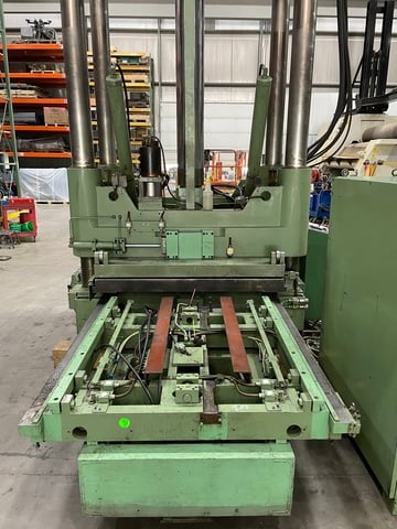 220 Ton, Reis #TUS-160OK, 4 post spotting press, 60" x72" x63" bed, tilt table, 1991 - Image 4