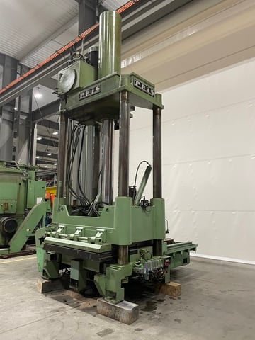 220 Ton, Reis #TUS-160OK, 4 post spotting press, 60" x72" x63" bed, tilt table, 1991 - Image 9