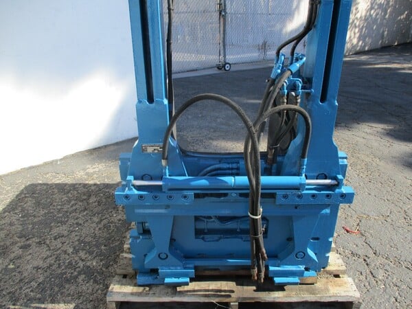 Rightline #LCVM003, forklift carton clamp attachment, 2500 lb - Image 7