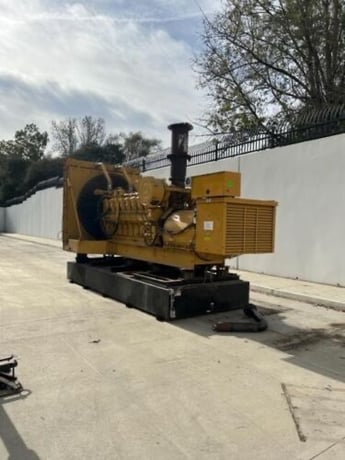 1750 KW Caterpillar #3516, diesel generator set, 600 hours since new - Image 2