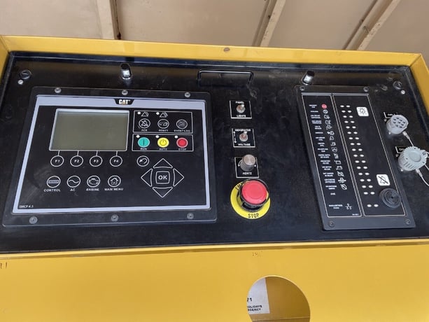 1750 KW Caterpillar #3516, diesel generator set, 600 hours since new - Image 6