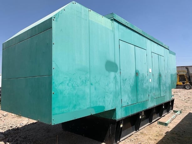 1000 KW Cummins #QST30, w/Super Quiet enclosure & base tank, low hours, load tested - Image 1