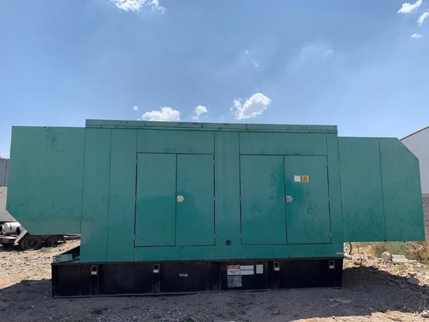 1000 KW Cummins #QST30, w/Super Quiet enclosure & base tank, low hours, load tested - Image 10