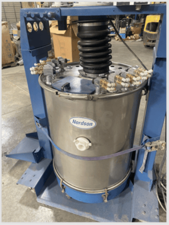 Nordson NHR 150lb Fluidizing Hopper w/ Cart, Azo Sieve & Accumulator, tested - Image 2