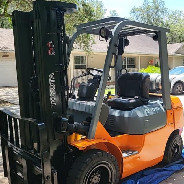 Toyota #7FGU25, Forklift, 189" lift height, 46" fork length, Pneumatic Solid Profile Style Tires, LP Powered - Image 1