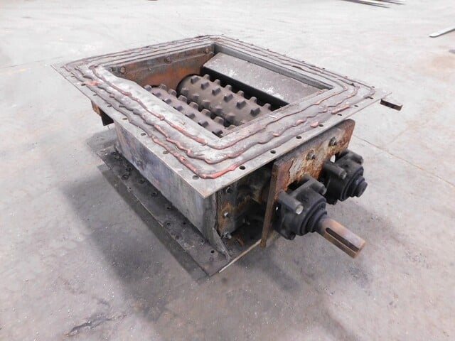 Dual twin roll crusher grinder, 30" x 34" opening, 6-3/4" x 3" shaft, 5-1/4" bolt to bolt center - Image 6