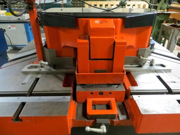 .236" x 8.66" x 8.66" Amada #CSHW-220, hydraulic power notcher - Image 6